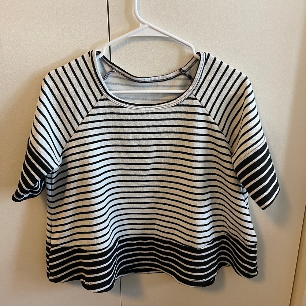 Urban Outfitters Black & White Striped Gradient Tee - Size S - Picture 2 of 4